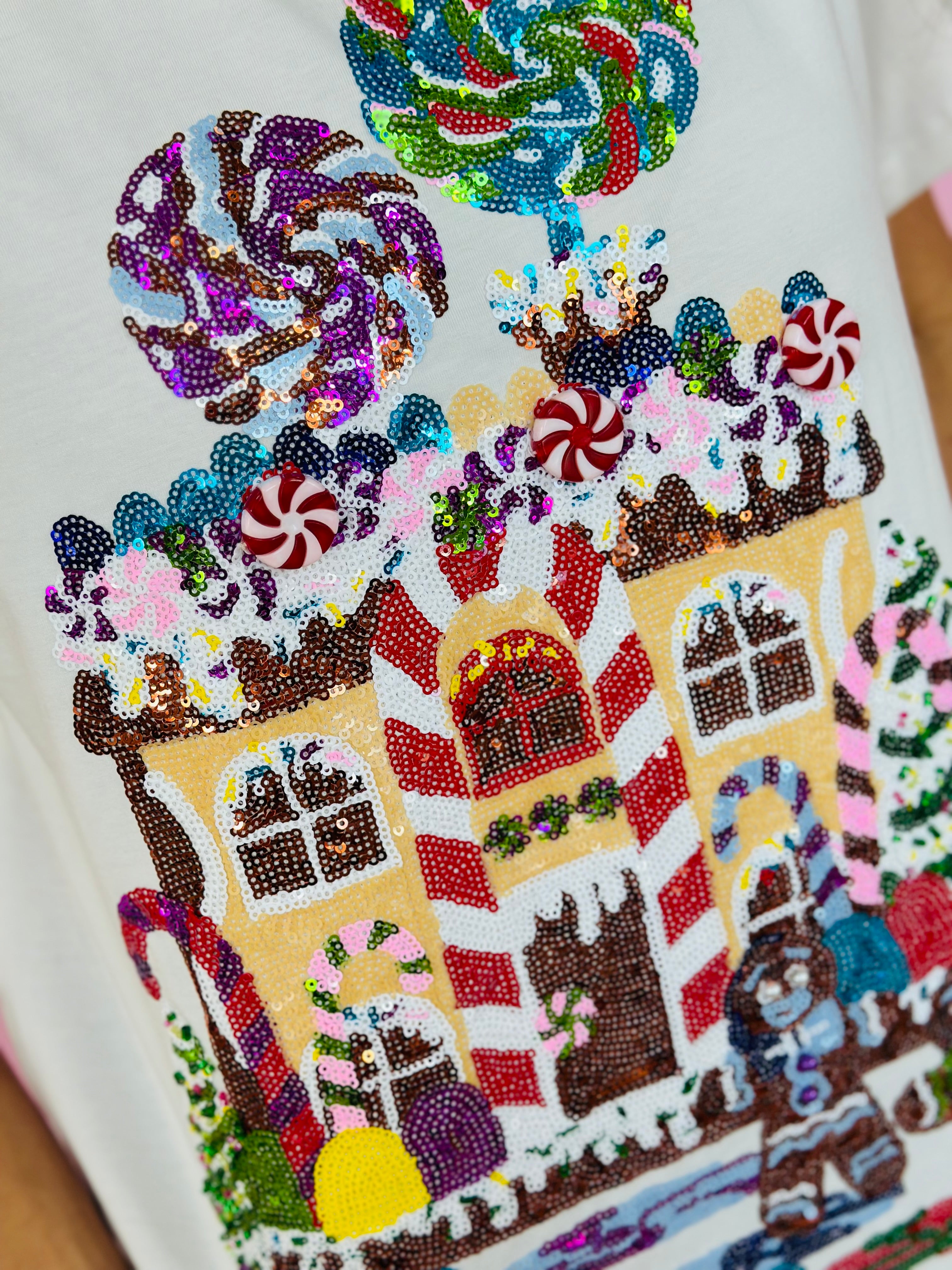 WHITE GINGERBREAD HOUSE SCENE TEE-PLUS