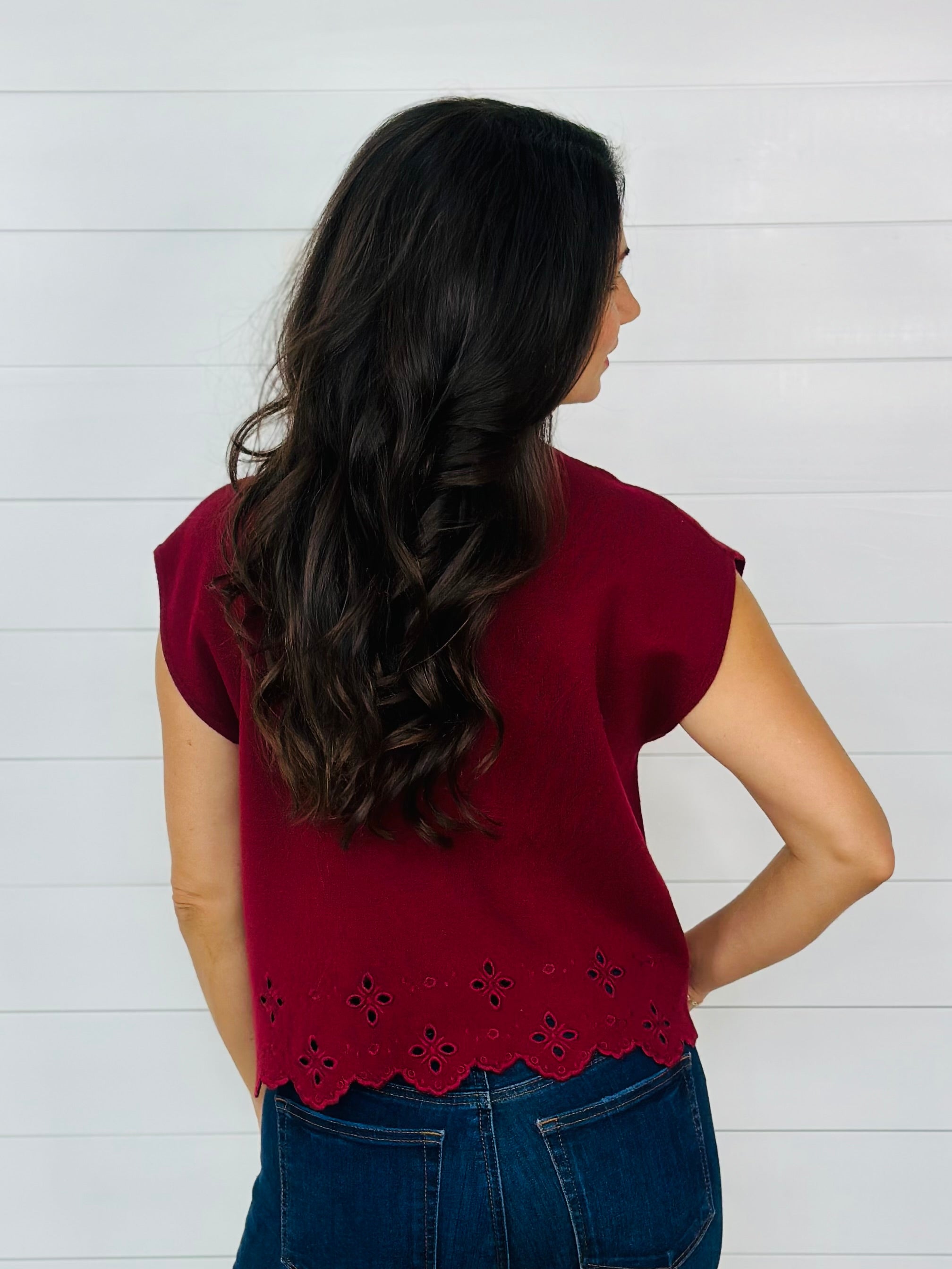 AUTUMN EYELET TOP-GARNET