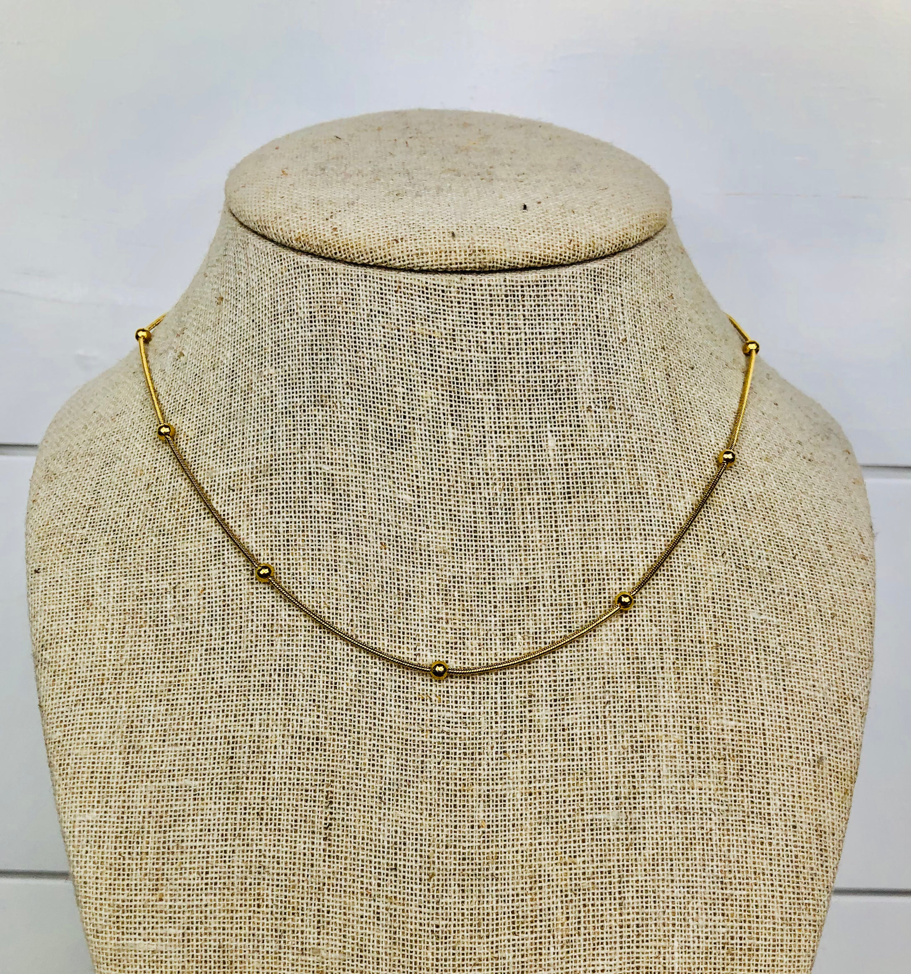 GOLD BEAD ACCENT NECKLACE